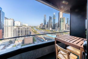 Aura2107, 2 Bedroom Apartment with Balcony, Stunning Yarra River and City Views